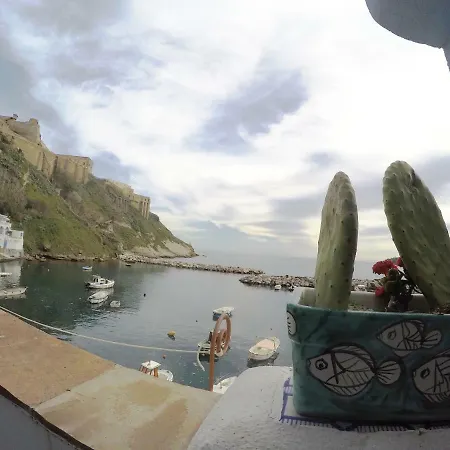 La Piu Bella * Procida