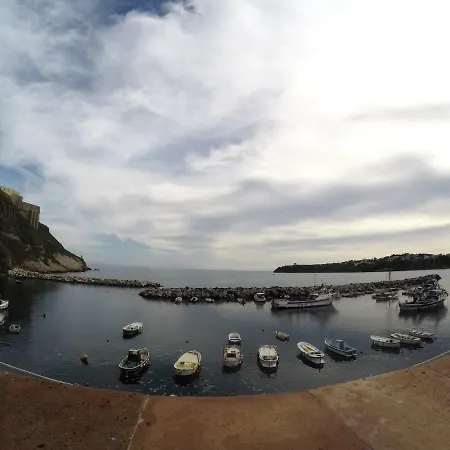 La Piu Bella * Procida